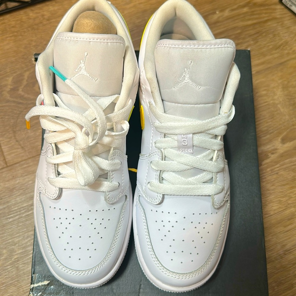 Nike Air Jordan 1 Low White Multi Neon Color CW7035-100 GS Size 4.5 new